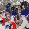 春の訪れを告げる彼岸獅子が、会津若松市「鶴ヶ城」で舞を披露
