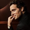 ヘンリー・カヴィル、ロンジンの新アンバサダー就任でエレガンスな姿披露