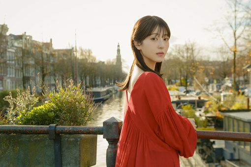 【新版】YOUPAPER 浜辺美波 掲載4ページ（ストレート）#4755 浜辺美波 25歳の節目を記念した写真集『25』2025年8月22日発売