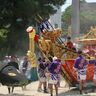 絢爛豪華な装飾、迫力ある動き　鳥出神社の鯨船行事　境内で本練り