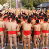 【動画】四天王寺で奇祭「どやどや」　ふんどし姿で護符を奪い合う恒例行事