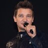 ジェレミー・レナー、『ナイブズ・アウト』最新作は「マーベル映画のよう、何も知らない」