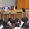 ブルガリア大使と交流　２年振り区内小学校訪問