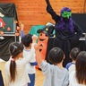 歌と踊りで楽しく英語　園児90人でハロウィーン