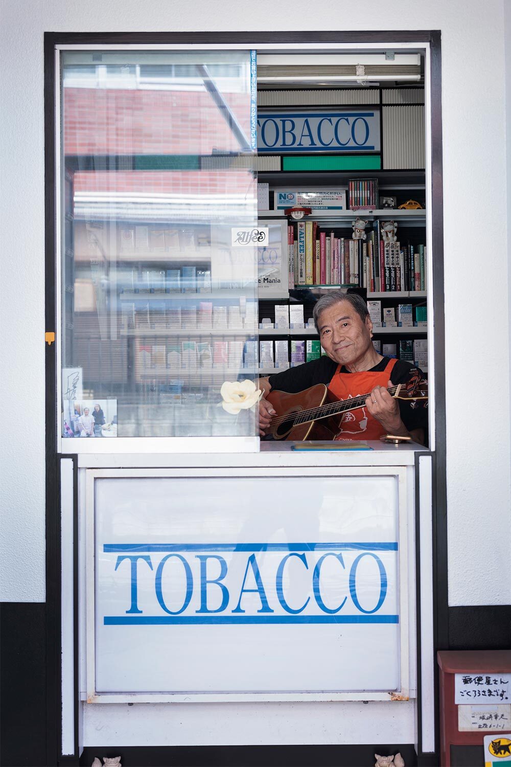 THE ALFEEファンの聖地、ここにもあり。東あずま『坂崎商店