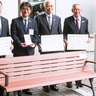 ふるさとづくり委員会　区にベンチ６基寄贈　30周年のレガシーに