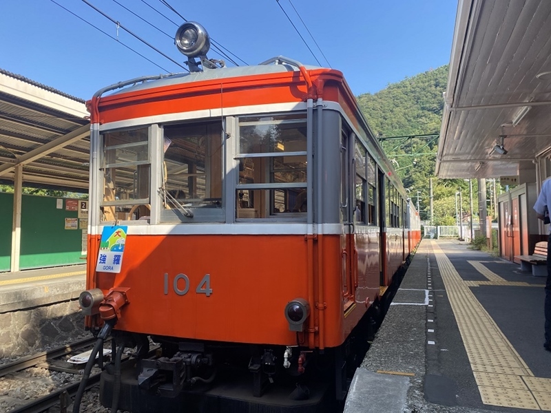 鉄道部品　箱根登山鉄道　100形　引退　 方向板　試・回　ヘッドマーク　小田急 レトロ車両、28年引退 箱根登山電車 開業から活躍 100形3両