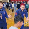 プロダンスチーム｢カドカワドリームズ｣　地元小で児童と交流　「コラボ動画」公開の一環で