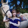 24歳で引退馬の馬主に。グラビアアイドル続けながら、中山競馬場ではたらく理由。