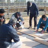 秦野市清水町にも『みんなのベンチ』　地域住民らが参加し、市内５カ所目