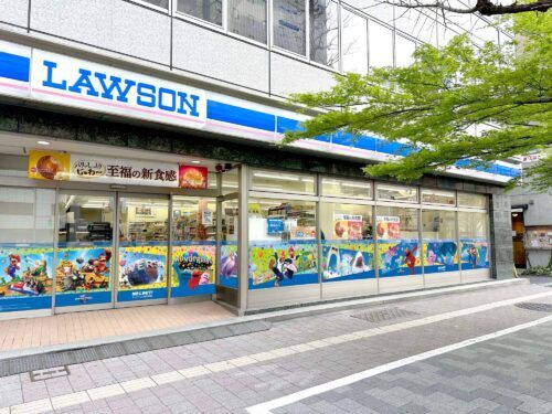 トランプ プラスチック USJ LAWSONコラボ ローソンにUSJラッピング コラボ店舗が銀座に期間限定オープン
