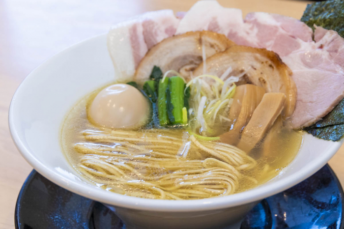サッポロ一番インスパイア系!?『塩らーめん専門店 くじら』で