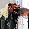 獅子舞で新春の厄払い　シルバー会員らが囃子披露