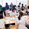 子ども食堂　キャラおにぎりに笑顔　親子連れ等約80人が参加