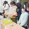 市場小４年５組　サーターアンダギーを販売　地域に感謝の気持ち届ける