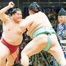大相撲横浜アリーナ場所　迫力の取組に会場沸く　初切や相撲甚句に笑いも