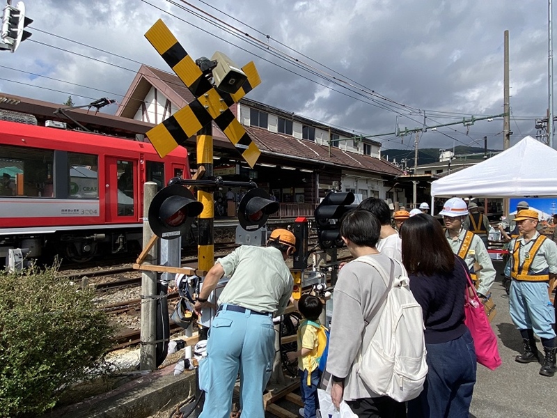 さらば古豪よ……小田急箱根「100形電車」が2028年1月末運行終了