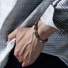 大人アメカジにも効く上品なバングル。