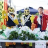 大根で｢詐欺を大根絶｣　わいわい市で啓発活動