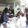 松林小学校６年１組　開校130周年グッズを販売　手作りのコースターなど