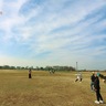 深谷の空を泳ぐ相模凧　中田小５年生が体験学習