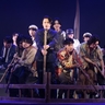髙橋颯・福本大晴（Wキャスト）と鈴木勝吾のW主演　音楽劇『無⼈島に⽣きる⼗六⼈』が開幕