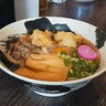 【亀甲屋】特大チャレンジメニューもある！コシの強い手打ち麺と柔らかとり天が乗った名物うどん！｜島根県益田市