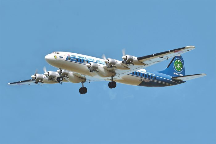 幻の飛行機「富嶽」が空を飛ぶ。全幅4m以上、重量約19kgの
