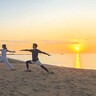 雄大な自然の中で行う砂丘ヨガ。サンセットを浴びながら五感で自然を感じる素敵な時間。｜鳥取県鳥取市