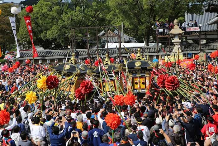 豪華な屋台が激しく練り競う！松原八幡神社秋季例大祭「灘のけんか祭り」 姫路市 - Yahoo! JAPAN