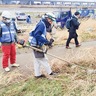 建設業協会　三川合流点で草刈り　ボランティアで美化貢献