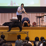 小学生が野生のクマから身を守る方法学ぶ　上越市立黒田小で市主催の学習会