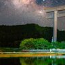大斎原の天と地で輝く星が美しい　夏のはじまり告げる神秘的絶景