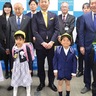 楽しい小学校生活を　｢黄色い帽子｣など寄贈