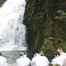観光シーズン前に「滝まいり」　水行や護摩祈願　名張・赤目四十八滝