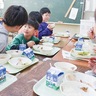 ひばり幼稚園　小１ギャップ解消へ　中原小と給食で交流