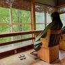 森の中で体験する「よもぎ蒸し」。非日常を味わいながら、たっぷりのスチームで心も体も元気に！｜鳥取県若桜町