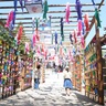 こいのぼりの飾り　境内で美しく泳ぐ　三重県いなべ市の金井神社
