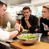 『クィア・アイ』アントニの新グルメ番組『アントニが世界を巡る！セレブの食卓』TV初放送！