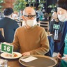 注文間違えても笑顔で　認知症の人が接客