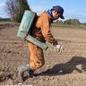 北海道十勝でも畑作シーズンが開幕！じゃがいもの種まきに取り掛かるアグリYouTuber粟野さん